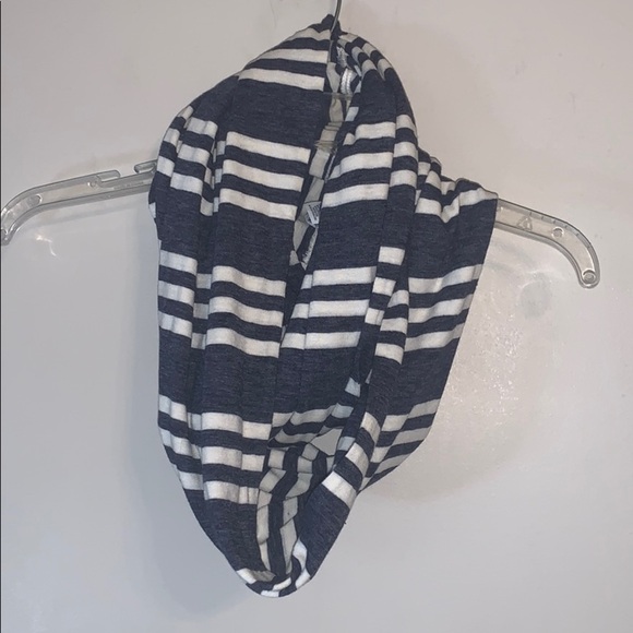 Old Navy Infinity Scarf - Picture 2 of 3